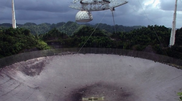 arecibo e1406681998169 Radiotelescópio de Arecibo detecta misteriosas ondas de rádio